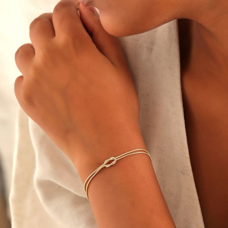 Amour – Minimalistisches Armband mit Liebesknoten