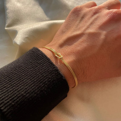 Amour – Minimalistisches Armband mit Liebesknoten