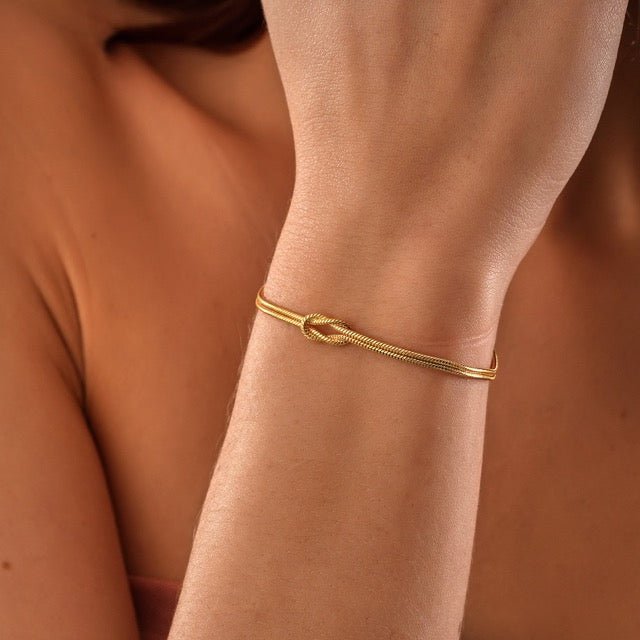 Amour – Minimalistisches Armband mit Liebesknoten
